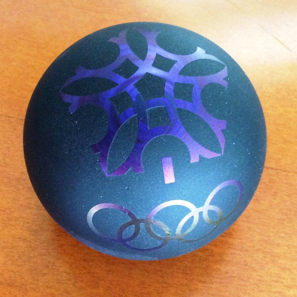 Vintage Robert Held Art Blown Glass Paperweight Iridescent Olympic Rings RARE